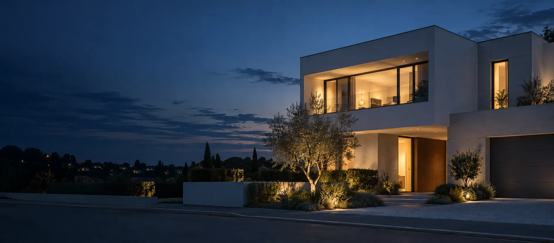 Maison contemporaine au crépuscule